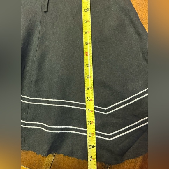 Nine West 100% Linen Black Skirt with White Floral Embroidery Size 8 - Picture 6 of 7